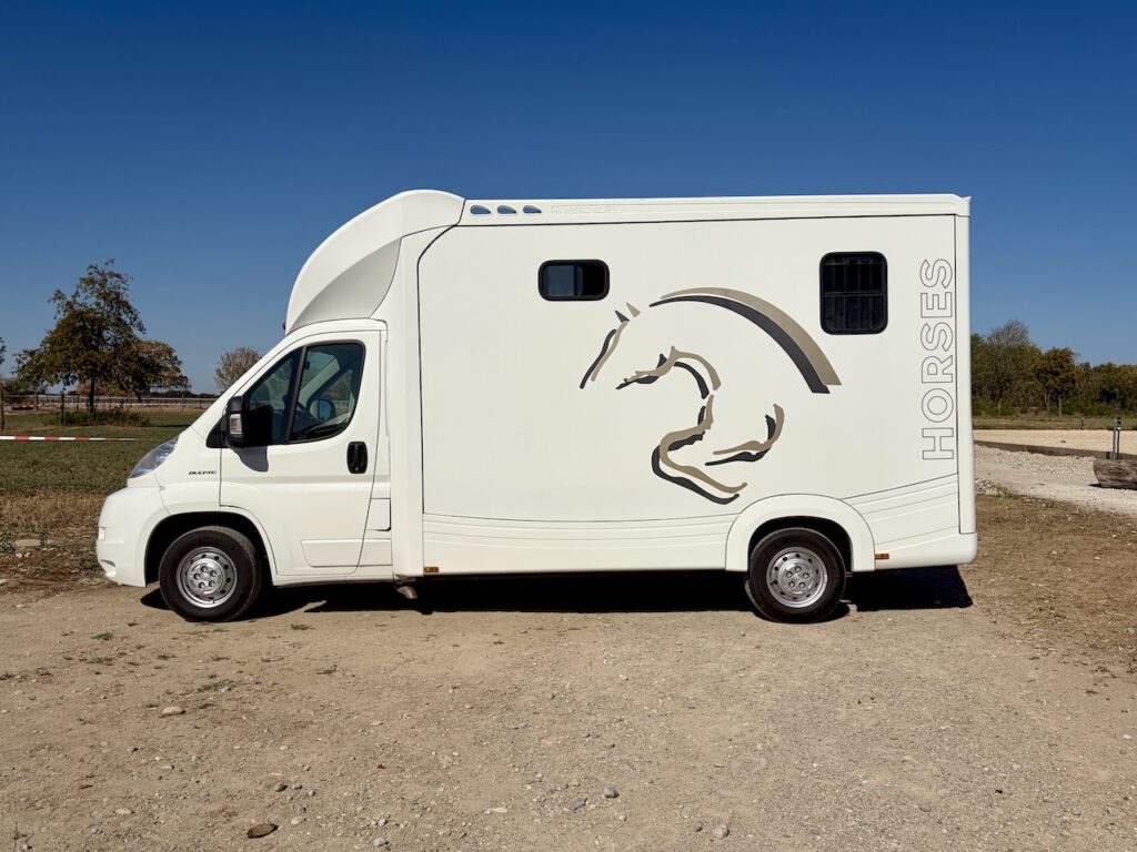 FIAT Ducato Honorio 2-Pferdetransporter Schaltgetriebe 3-Sitzer - Gebrauchtfahrzeug