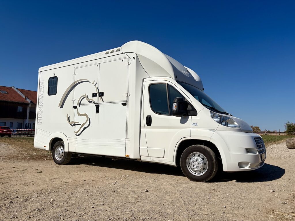 FIAT Ducato Honorio 2-Pferdetransporter Schaltgetriebe 3-Sitzer - Gebrauchtfahrzeug