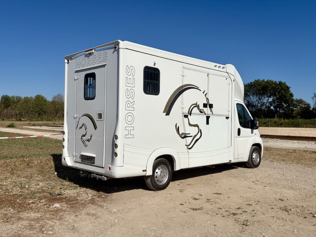 FIAT Ducato Honorio 2-Pferdetransporter Schaltgetriebe 3-Sitzer - Gebrauchtfahrzeug