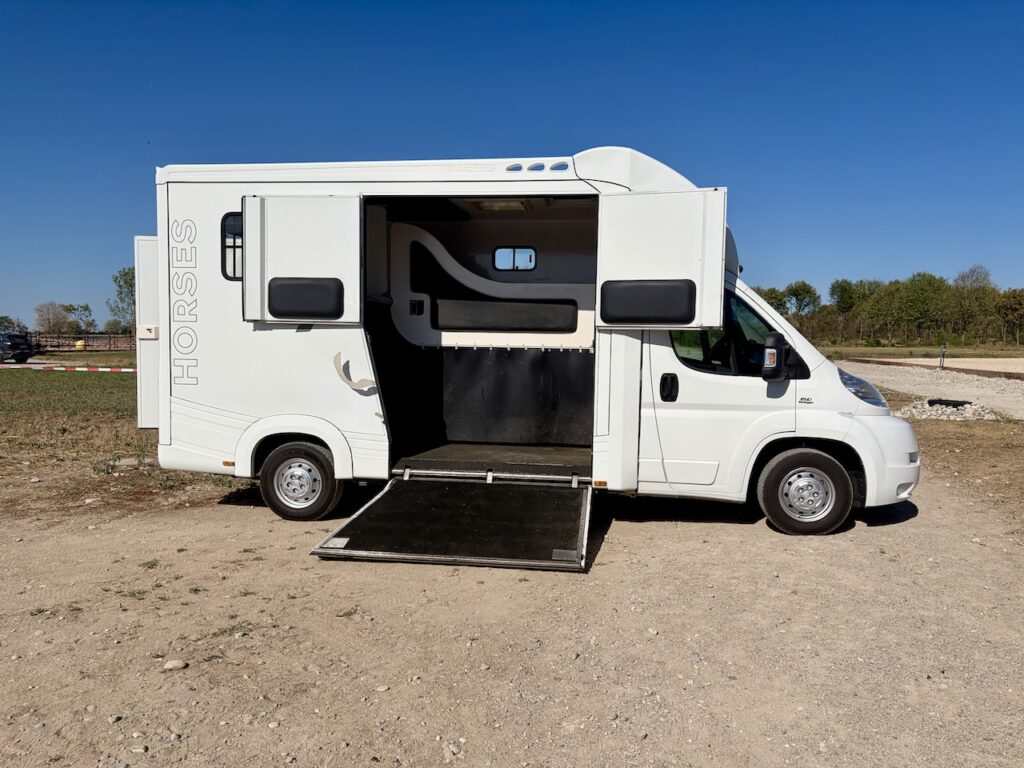 FIAT Ducato Honorio 2-Pferdetransporter Schaltgetriebe 3-Sitzer - Gebrauchtfahrzeug