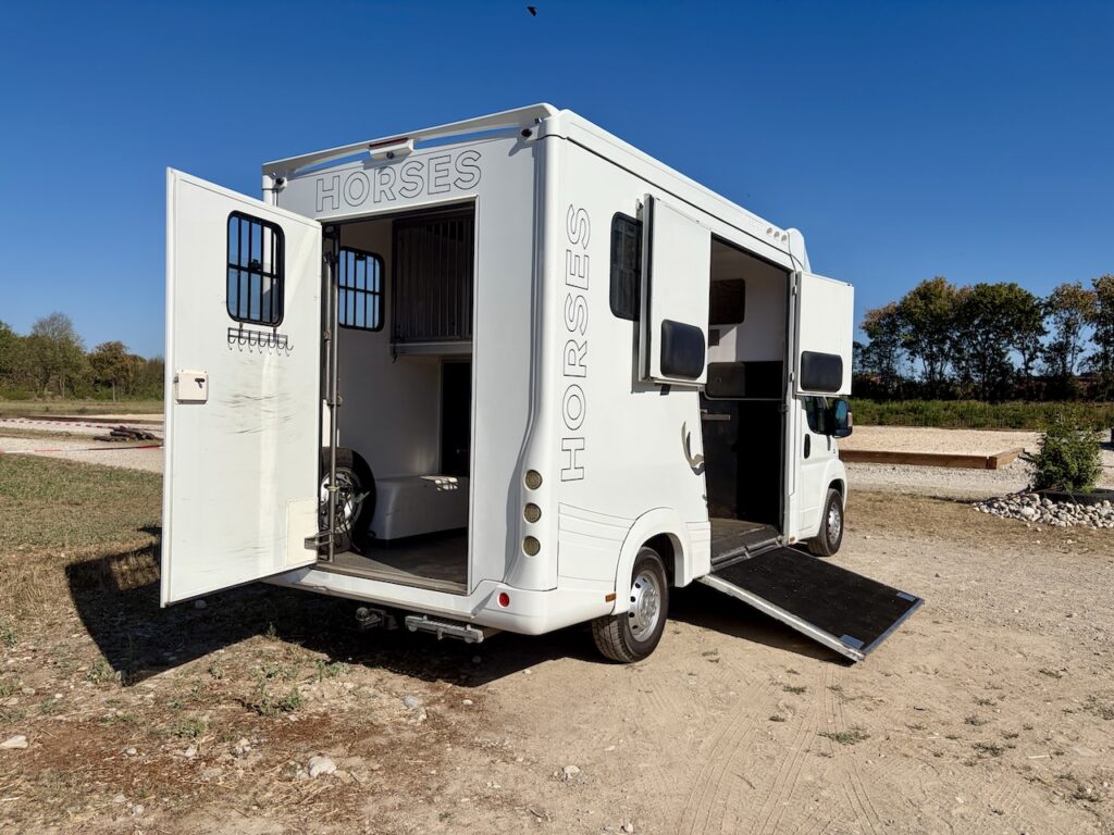 FIAT Ducato Honorio 2-Pferdetransporter Schaltgetriebe 3-Sitzer - Gebrauchtfahrzeug