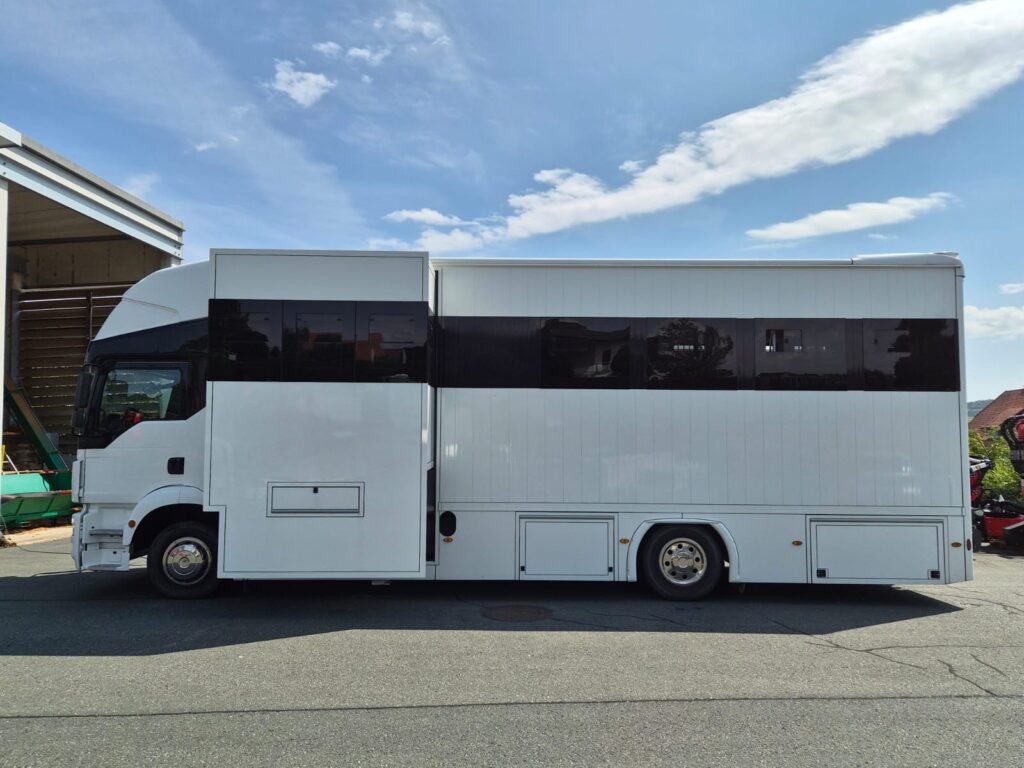MAN 15.290 Pferdetransporter Wohnkabine Bad Pop-Out 4 Pferde LKW - Gebrauchtfahrzeug