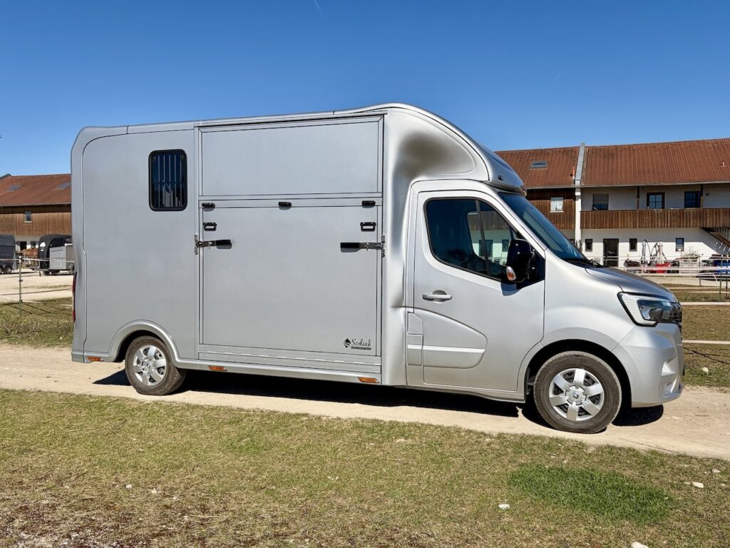 Renault Master 2-Pferdetransporter Hengstausstattung NEU - unbenutzter Vorführer