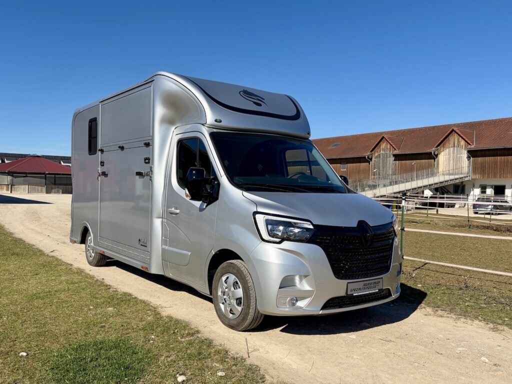 Renault Master 2-Pferdetransporter Hengstausstattung NEU - unbenutzter Vorführer