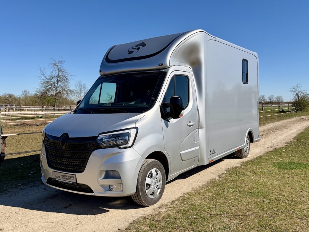 Renault Master 2-Pferdetransporter Hengstausstattung NEU - unbenutzter Vorführer