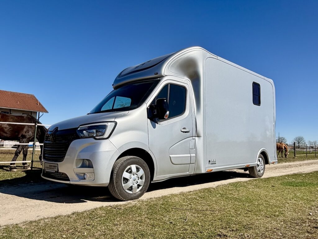 Renault Master 2-Pferdetransporter Hengstausstattung NEU - unbenutzter Vorführer