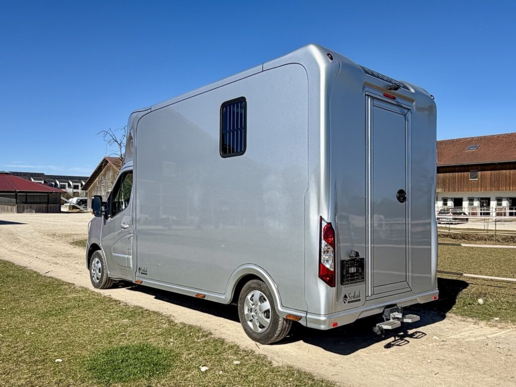 Renault Master 2-Pferdetransporter Hengstausstattung NEU - unbenutzter Vorführer