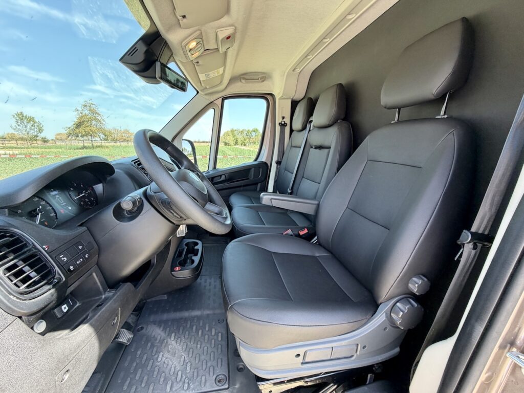 FIAT Ducato Vantis 2-Pferdetransporter Automatik - neuer Aufbau mit gebrauchtem Fahrgestell