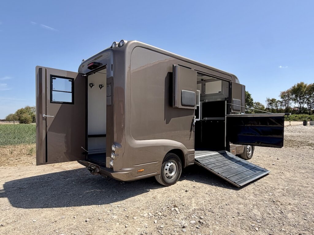FIAT Ducato Vantis 2-Pferdetransporter Automatik - neuer Aufbau mit gebrauchtem Fahrgestell