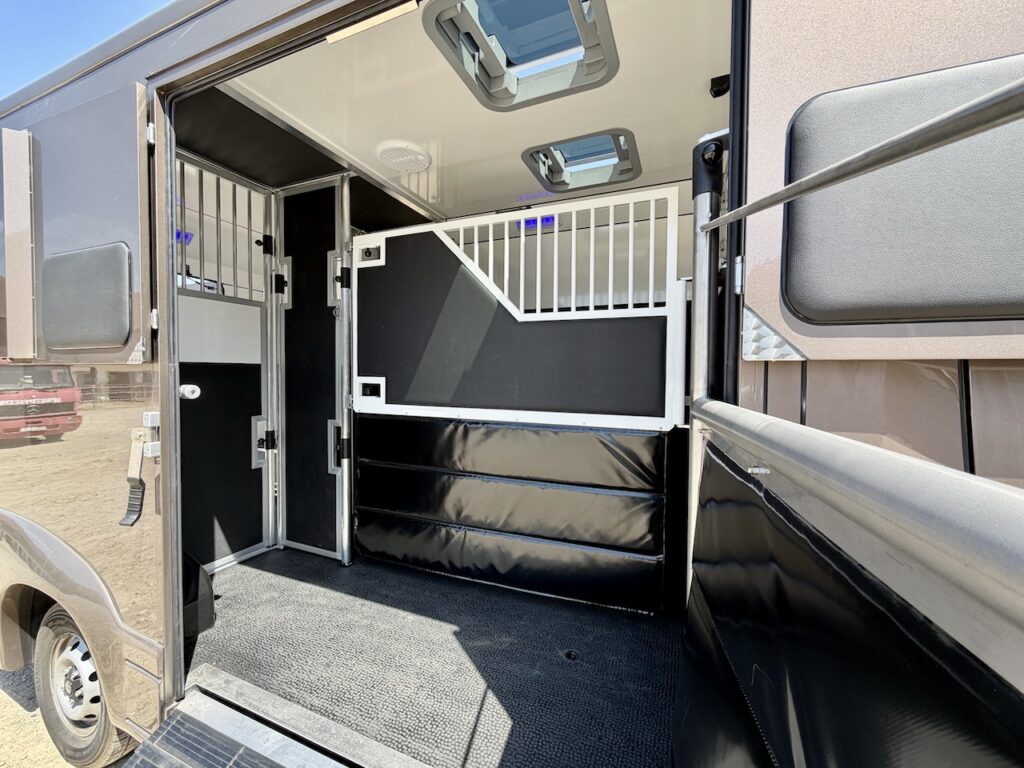 FIAT Ducato Vantis 2-Pferdetransporter Automatik - neuer Aufbau mit gebrauchtem Fahrgestell