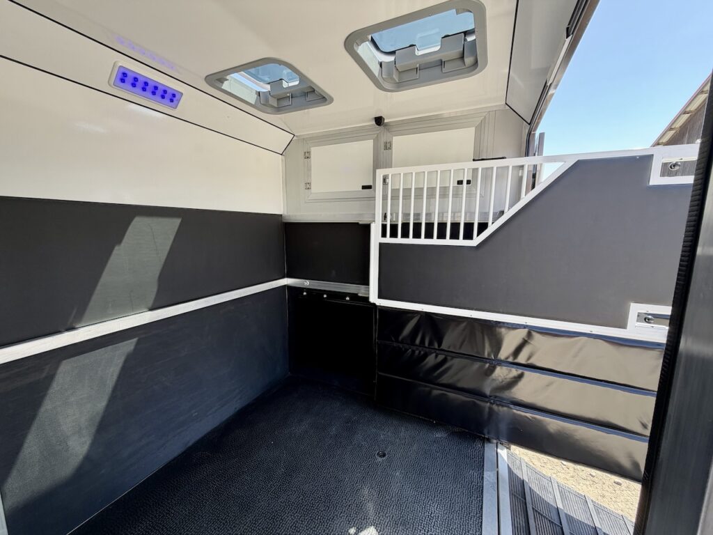 FIAT Ducato Vantis 2-Pferdetransporter Automatik - neuer Aufbau mit gebrauchtem Fahrgestell