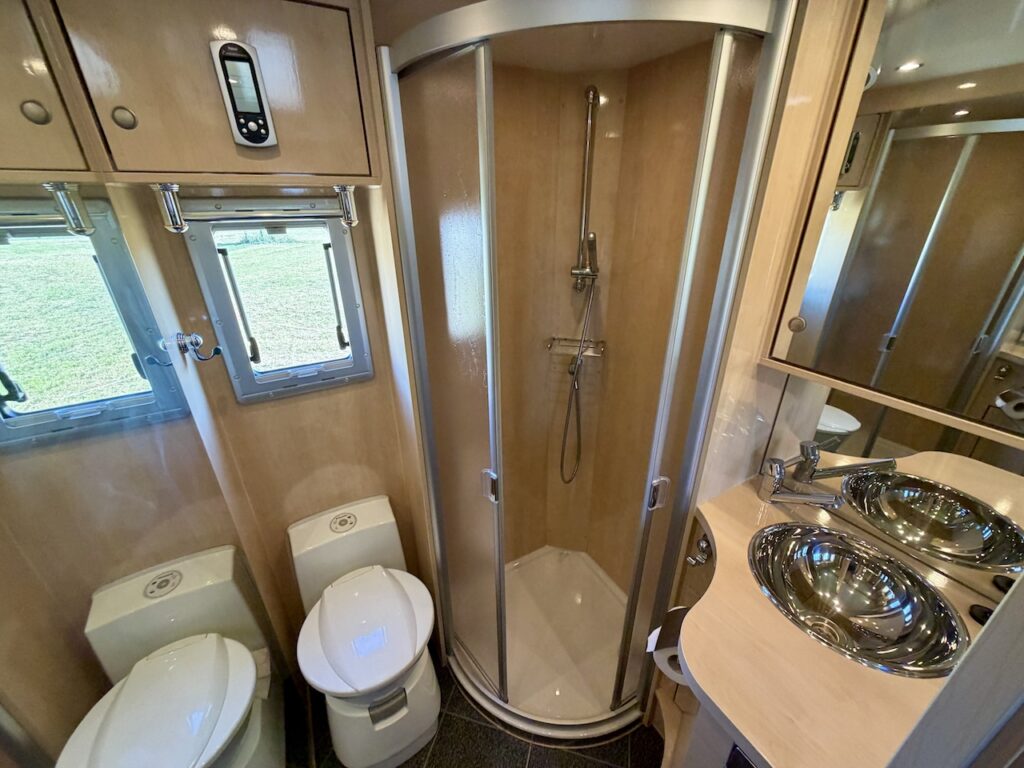 MAN 15.280 Gimmel 5 Pferdetransporter Wohnung WC Dusche LKW - Gebrauchtfahrzeug
