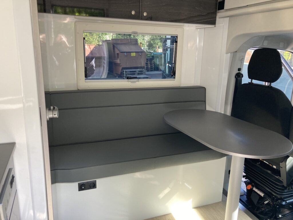 IVECO Daily RJH Sport Pro H3 Pferdetransporter Wohnkabine LKW - Gebrauchtfahrzeug