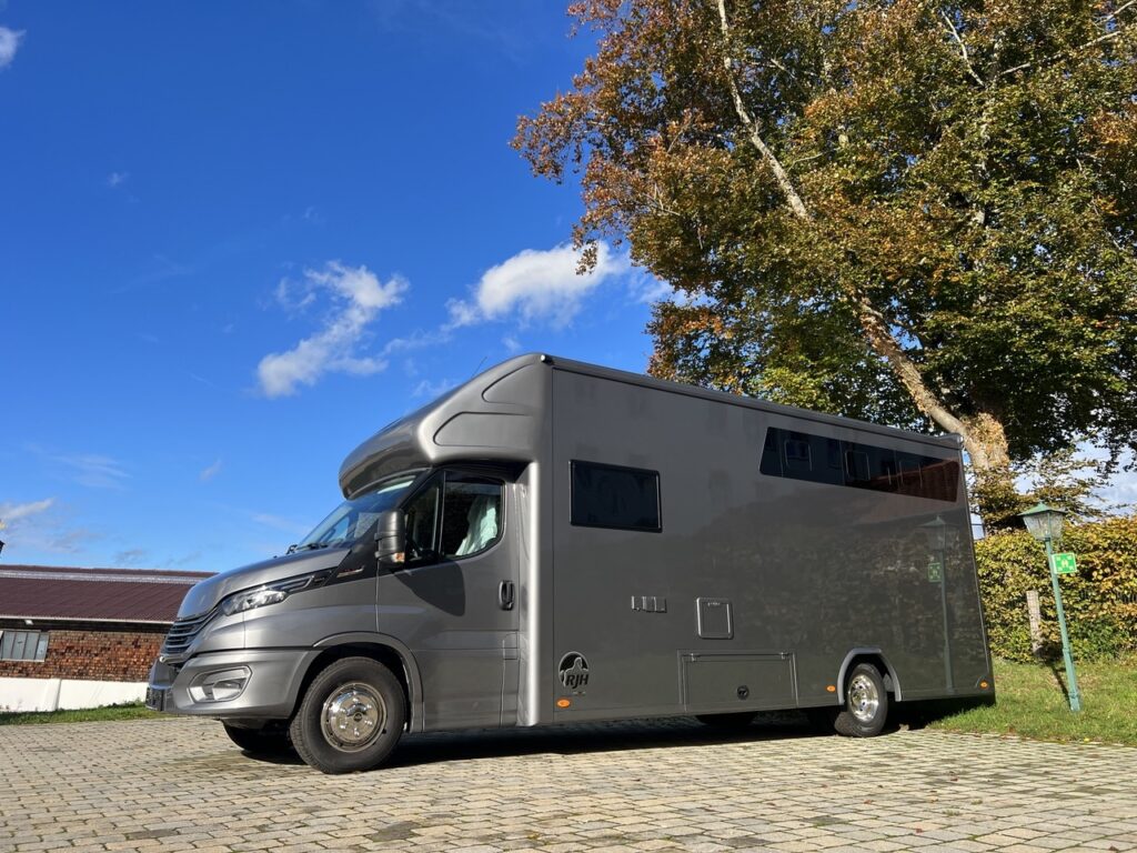 IVECO Daily RJH Sport Pro H3 Pferdetransporter Wohnkabine LKW - Gebrauchtfahrzeug