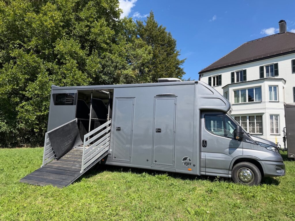IVECO Daily RJH Sport Pro H3 Pferdetransporter Wohnkabine LKW - Gebrauchtfahrzeug