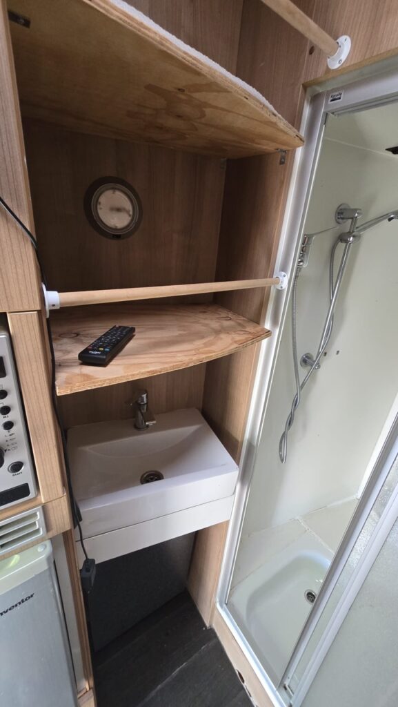 Pferdeanhänger mit Wohnkabine Dusche WC Bett - Im Kundenauftrag