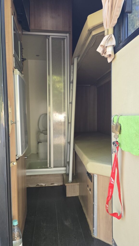 Pferdeanhänger mit Wohnkabine Dusche WC Bett - Im Kundenauftrag