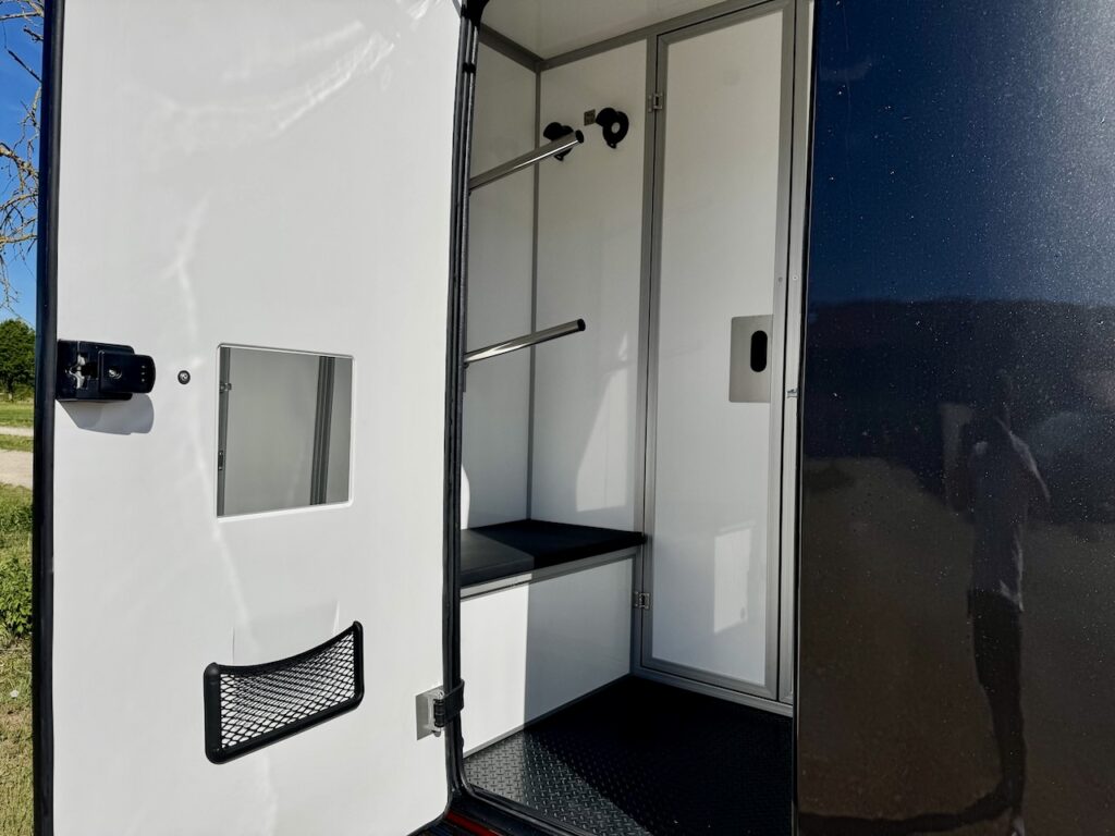 FORD Transit 2-Pferdetransporter Automatik Hengstausstattung NEU - unbenutzter Vorführer