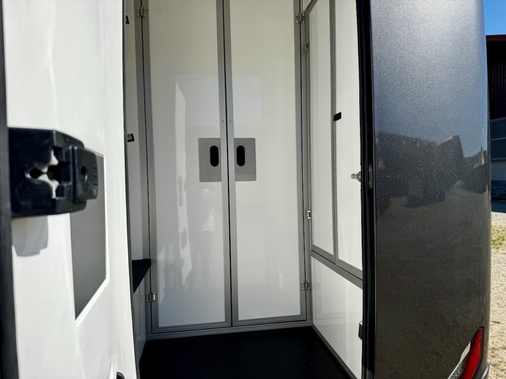 FORD Transit 2-Pferdetransporter Automatik Hengstausstattung NEU - unbenutzter Vorführer