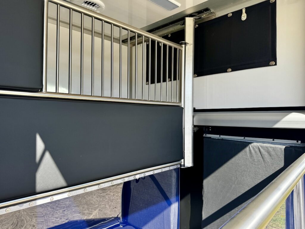 FORD Transit 2-Pferdetransporter Automatik Hengstausstattung NEU - unbenutzter Vorführer