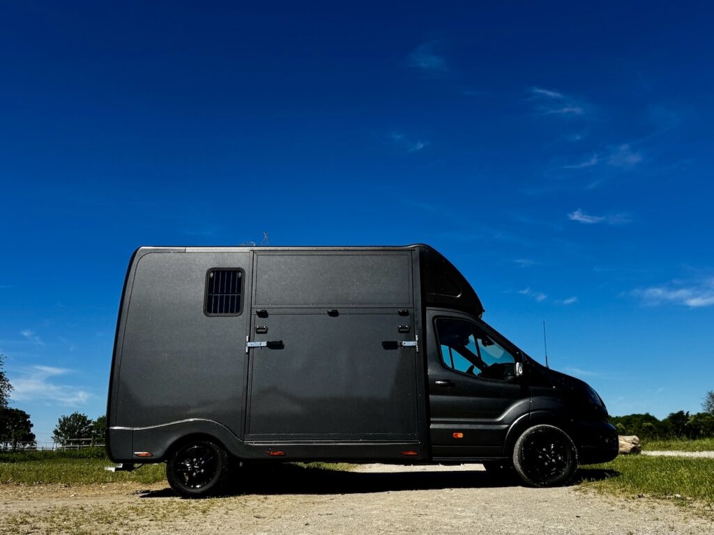 FORD Transit 2-Pferdetransporter Automatik Hengstausstattung NEU - unbenutzter Vorführer