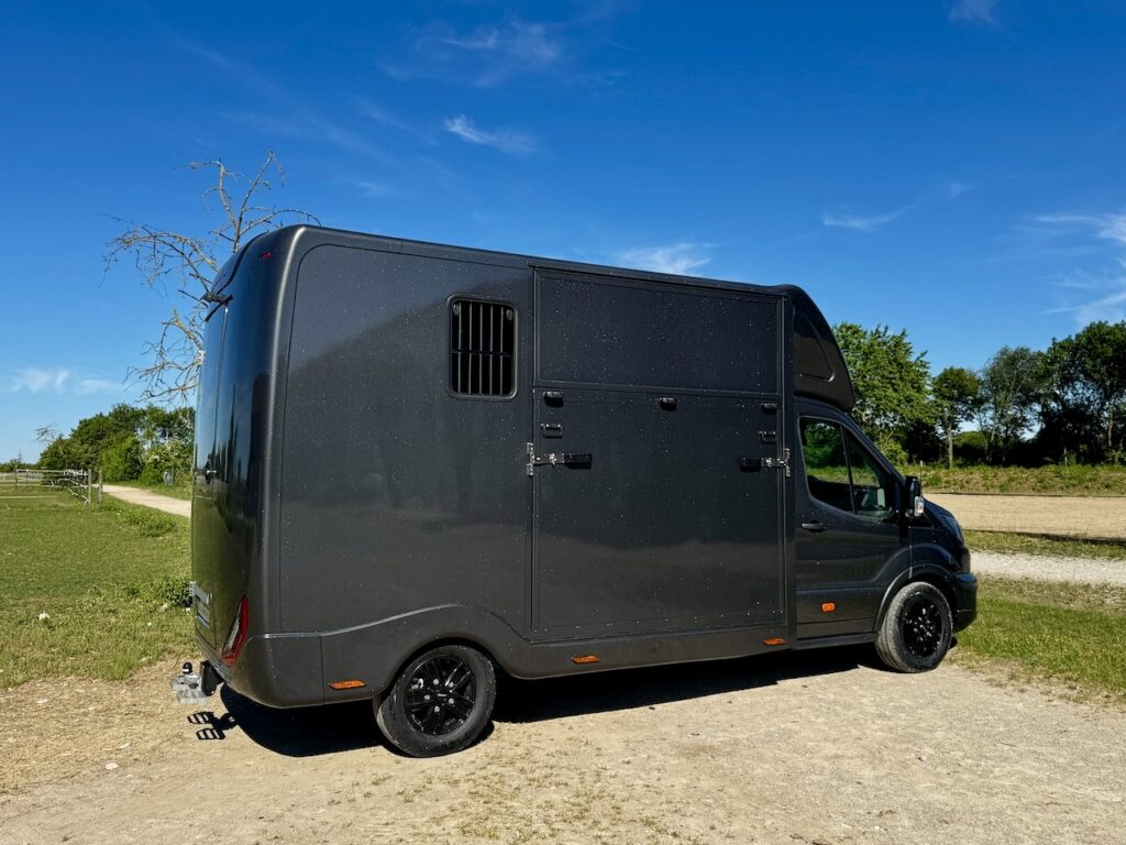 FORD Transit 2-Pferdetransporter Automatik Hengstausstattung NEU - unbenutzter Vorführer