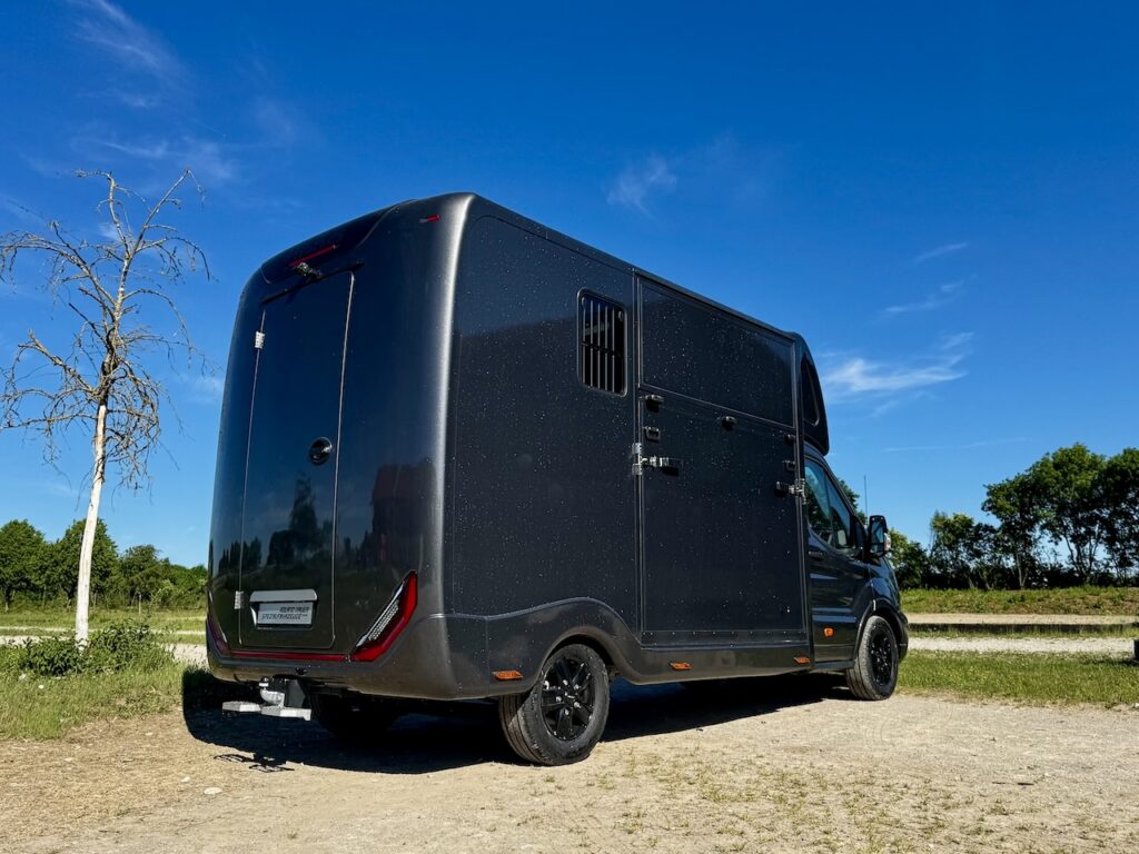 FORD Transit 2-Pferdetransporter Automatik Hengstausstattung NEU - unbenutzter Vorführer