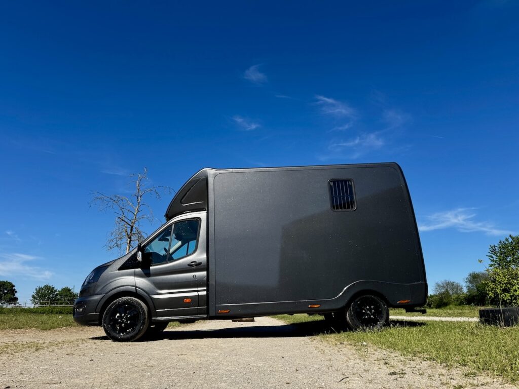 FORD Transit 2-Pferdetransporter Automatik Hengstausstattung NEU - unbenutzter Vorführer